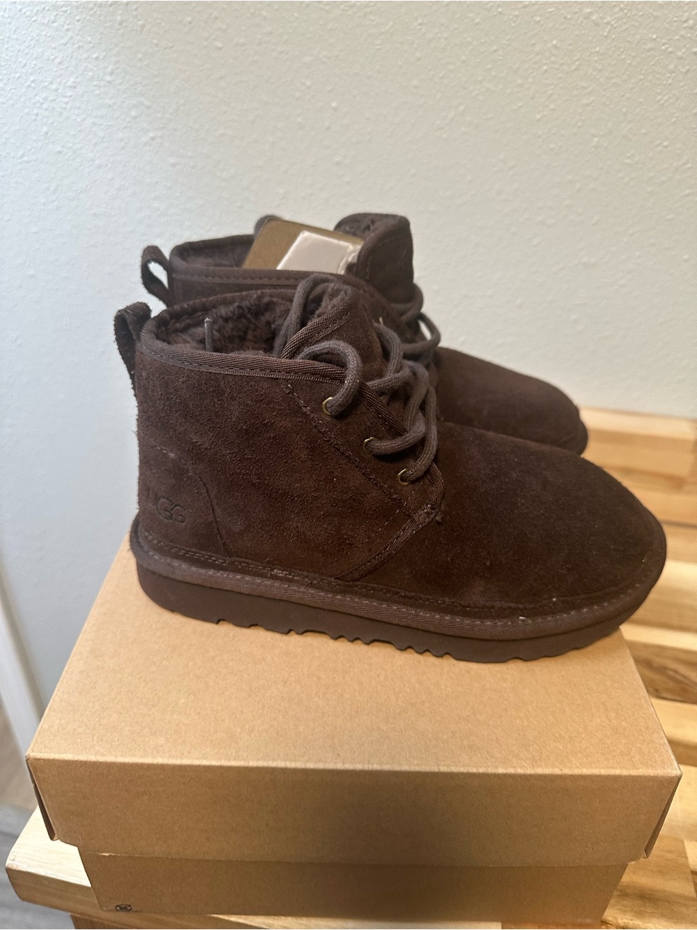 UGG Neumel  CHukka boots    girls  size 3 new in box